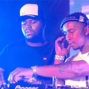 Dj young killer SA – Party With Mfr Souls mp3 download